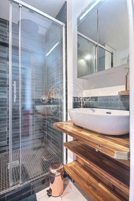 Bathroom Furnished apartment - 35m² - 1 bedroom - Gare de l'Est / Gare du Nord - Paris