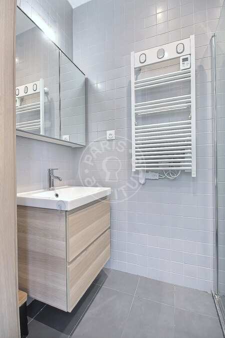 Casa de banho Apartamento mobilado - 39m²  - 1 quarto - Place de Clichy - Paris
