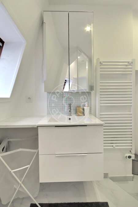 Salle de bain Studio meublé - 27m²  - Marx Dormoy - Paris