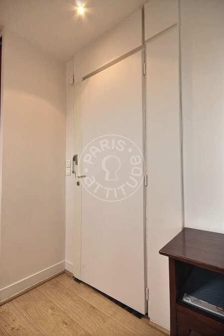 Entrance Furnished studio - 23m²  - Convention - Paris