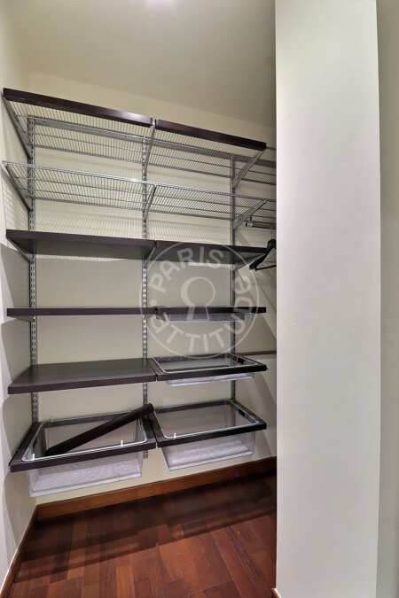 Dressing Appartement meublé - 93m² - 2 chambres - Victor Hugo - Paris
