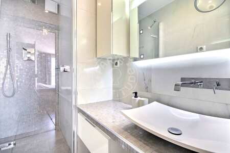 Bathroom Furnished apartment - 70m²  - 2 bedrooms - Levallois-Perret