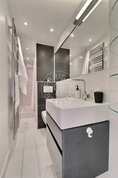 Bathroom Furnished apartment - 45m²  - 1 bedroom - Poissonnière - Paris