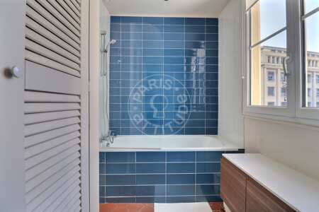 Salle de bain Appartement meublé - 60m² - 2 chambres - Grands Boulevards / Bonne Nouvelle - Paris