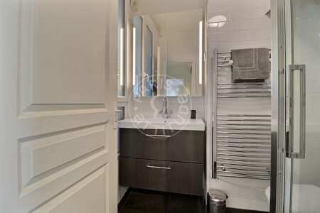 Bathroom Furnished apartment - 47m²  - 1 bedroom - Temple - Paris