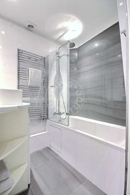 Bathroom Furnished apartment - 46m²  - 2 bedrooms - Place des Vosges - Paris