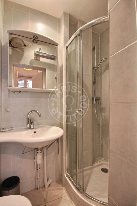 Salle de bain Studio meublé - 23m²  - Bourse - Paris