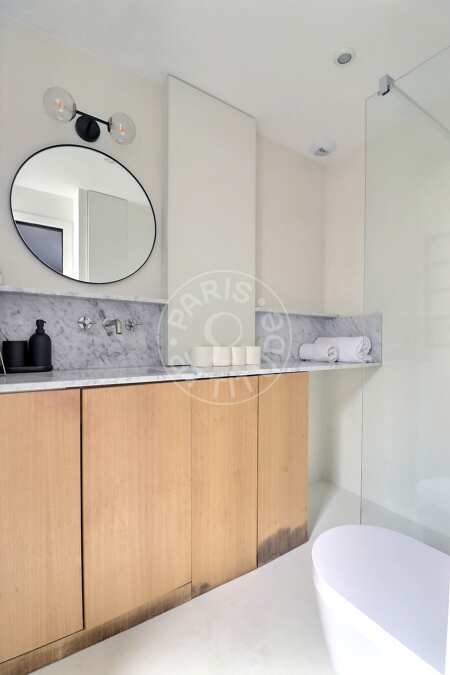 Salle de bain Duplex meublé - 23m²  - 1 chambre - Saint Placide - Paris