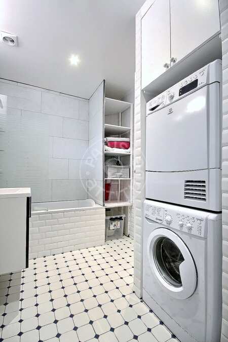 Salle de bain Appartement meublé - 56m²  - 1 chambre - Batignolles - Paris