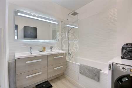 Salle de bain Appartement meublé - 55m²  - 1 chambre - Levallois-Perret