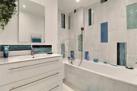 Casa de banho Apartamento mobilado - 120m²  - 3 quartos - Montmartre / Place des Abbesses - Paris