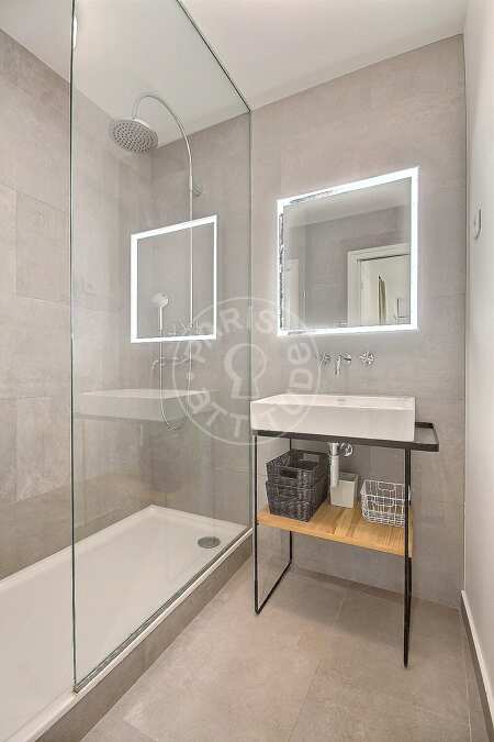 Salle de bain Appartement meublé - 40m²  - 1 chambre - Montmartre / Place des Abbesses - Paris