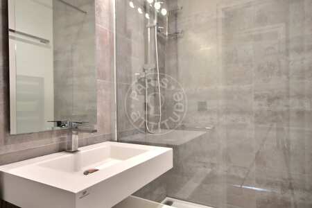 Salle de bain Appartement meublé - 52m²  - 1 chambre - Maison de la Radio - Paris