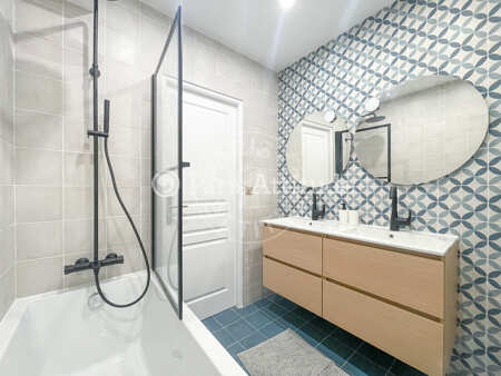 Bathroom Furnished apartment - 84m²  - 2 bedrooms - Champs-Elysées - Paris
