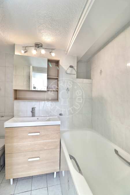 Bathroom Furnished studio alcove - 36m²  - Latin / Saint-Michel - Paris