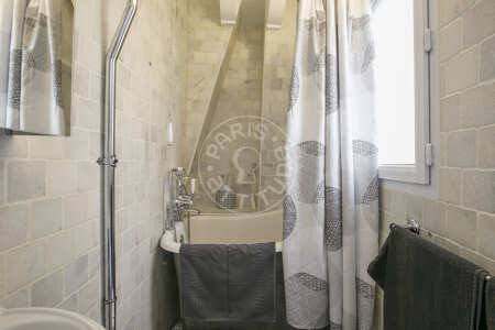Salle de bain Studio meublé - 16m²  - Musée Picasso - Paris