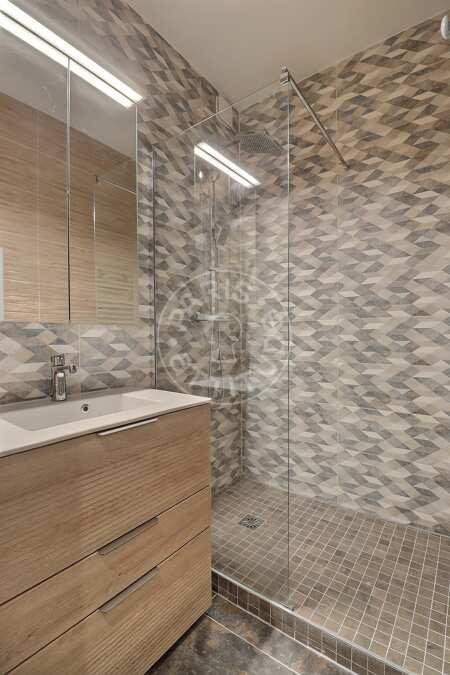 Bathroom Furnished apartment - 43m²  - 2 bedrooms - Porte de Vanves - Paris