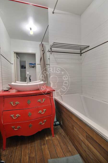 Salle de bain Appartement meublé - 46m²  - 1 chambre - Sacré-Cœur - Paris