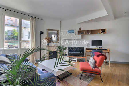 Salon Appartement meublé - 38m² - 1 chambre - Montmartre / Place des Abbesses - Paris
