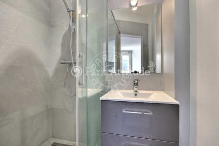 Salle de bain Appartement meublé - 38m² - 1 chambre - Montmartre / Place des Abbesses - Paris