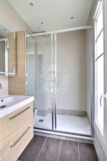 Bathroom Furnished apartment - 45m²  - 1 bedroom - Levallois-Perret