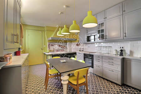 Cuisine Appartement meublé - 197m² - 3 chambres - Musée d'Orsay - Paris