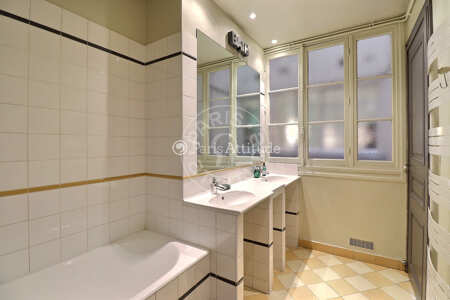 Salle de bain Appartement meublé - 197m² - 3 chambres - Musée d'Orsay - Paris