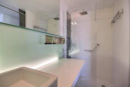 Salle de bain Appartement meublé - 82m² - 1 chambre - Place d'Italie - Paris