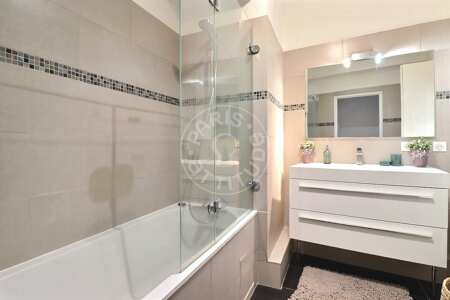 Salle de bain Duplex meublé - 83m²  - 3 chambres - Neuilly-sur-Seine