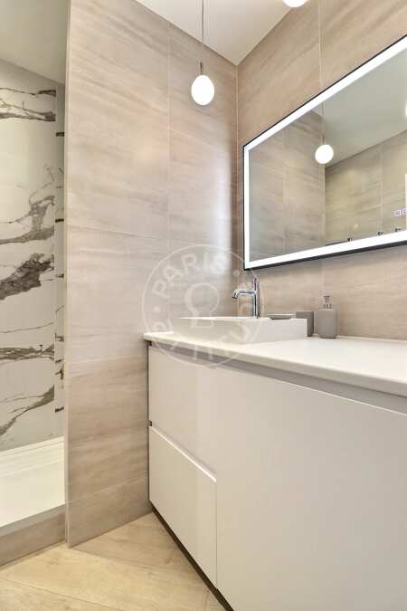 Casa de banho Quitinete mobilado - 24m²  - Alma-Marceau - Paris