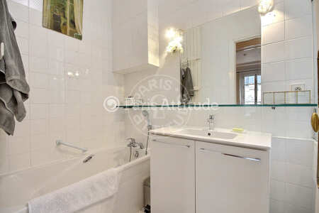 Salle de bain Appartement meublé - 106m² - 2 chambres - Jasmin / Mozart - Paris