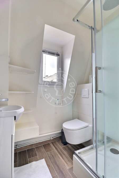Salle de bain Studio meublé - 25m²  - Parc Monceau - Paris