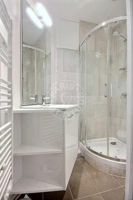 Bathroom Furnished apartment - 32m²  - 1 bedroom - Canal de l'Ourcq - Paris