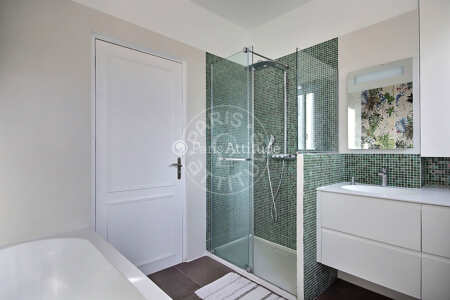 Bathroom Furnished apartment - 84m²  - 3 bedrooms - Oberkampf - Paris