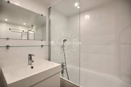 Salle de bain Appartement meublé - 45m²  - 1 chambre - Pereire - Paris
