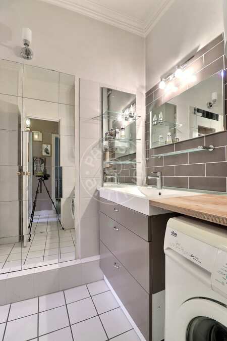 Bathroom Furnished apartment - 45m²  - 1 bedroom - Marx Dormoy - Paris