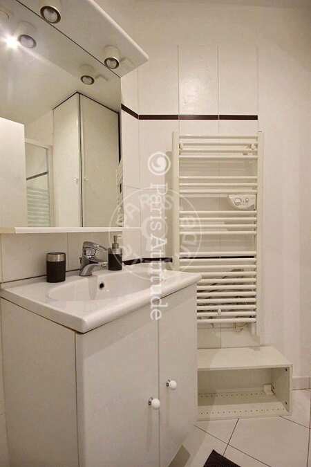 Salle de bain Studio meublé - 24m²  - Arc de Triomphe - Paris