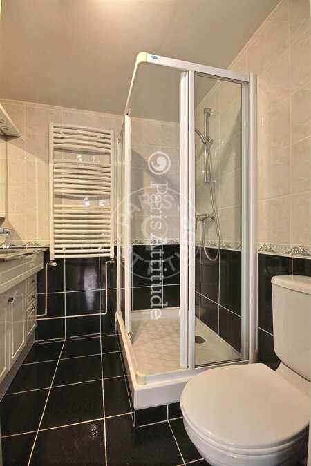 Salle de bain Appartement meublé - 37m² - 1 chambre - Champs-Elysées - Paris
