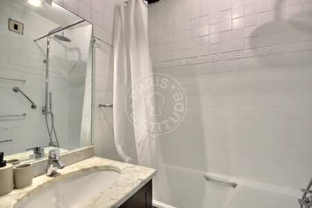 Casa de banho Quitinete mobilado - 29m²  - Châtelet - Paris