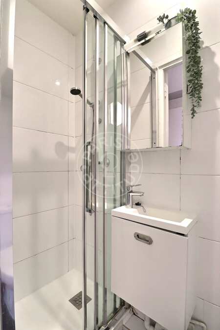 Salle de bain Studio meublé - 14m²  - Oberkampf - Paris