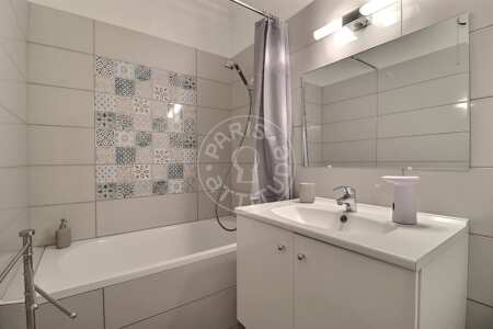 Casa de banho Apartamento mobilado - 89m²  - 4 quartos - Porte des Lilas - Paris