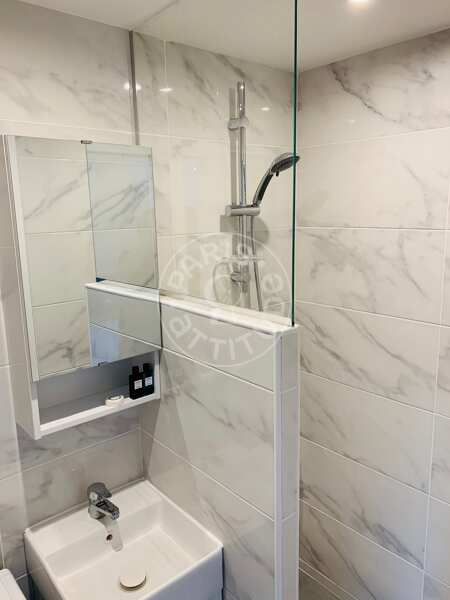 Casa de banho Quitinete mobilado - 18m²  - Oberkampf - Paris