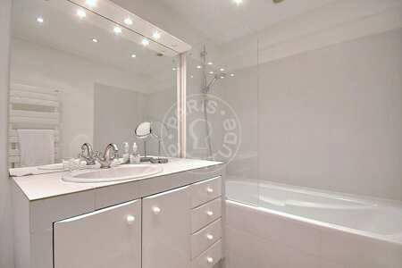 Casa de banho Apartamento mobilado - 87m²  - 2 quartos - Victor Hugo - Paris