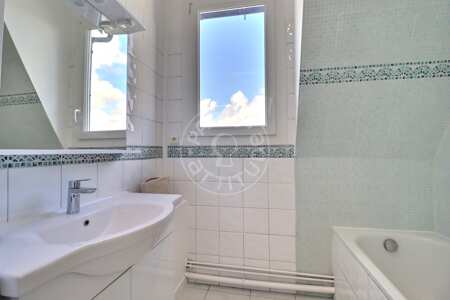 Bathroom Furnished apartment - 70m²  - 3 bedrooms - Ledru-Rollin - Paris
