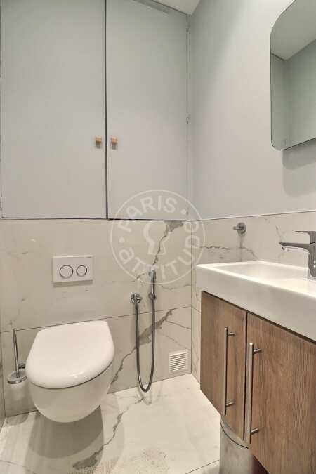 Toilettes Appartement meublé - 79m² - 2 chambres - Wagram - Paris
