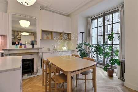 Dining room Furnished apartment - 83m²  - 3 bedrooms - Montmartre / Place des Abbesses - Paris
