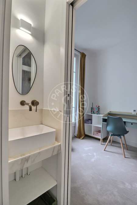 Other Furnished apartment - 83m²  - 3 bedrooms - Montmartre / Place des Abbesses - Paris