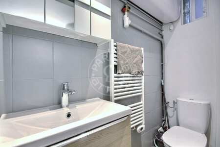 Casa de banho Quitinete mobilado - 19m²  - Jules Joffrin - Mairie du 18ème - Paris