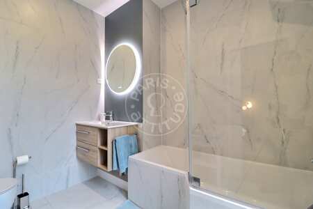 Bathroom Furnished apartment - 95m²  - 2 bedrooms - Rue de la Pompe - Paris