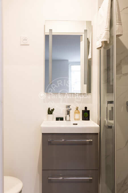 Casa de banho Quitinete mobilado - 15m²  - Marx Dormoy - Paris